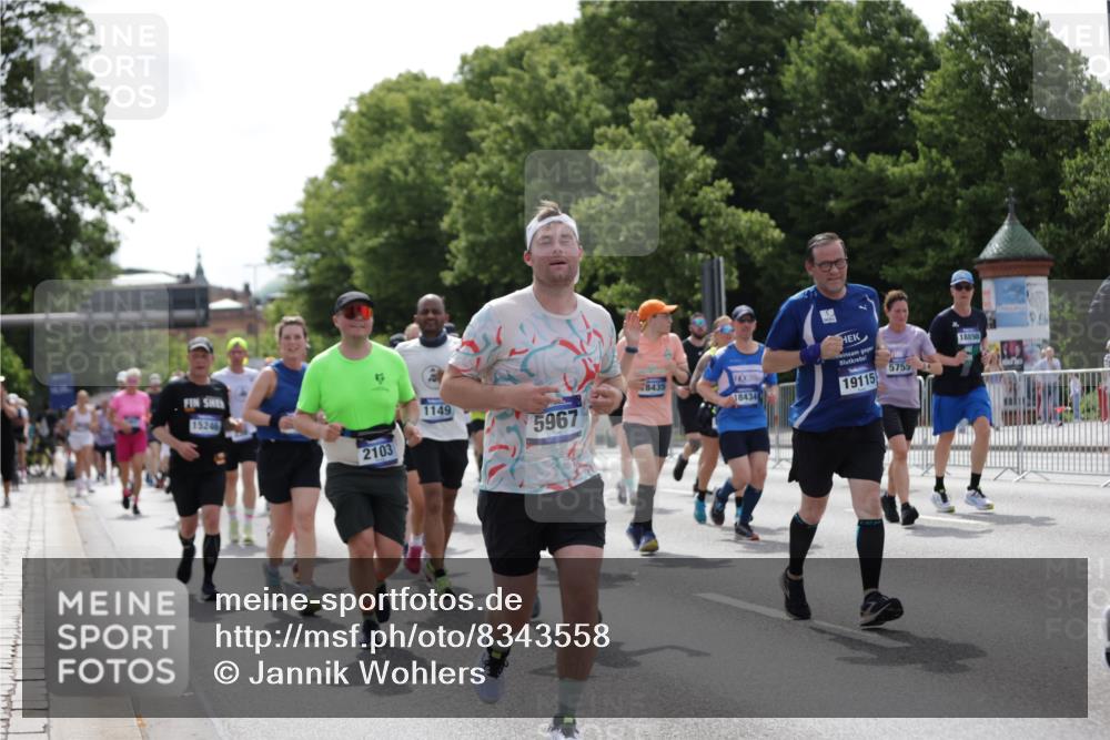 29.06.2025 - hella hamburg halbmarathon Jannik Wohlers http://msf.ph/oto/8343558 29.06.2025 10:42:41 Lombardsbrücke 1149, 1467, 1788, 2103, 2158, 2267, 2361, 2450, 2971, 3074, 3518, 3638, 3764, 4177, 4302, 4680, 5067, 5268, 5610, 5755, 5967, 7043, 7461, 8184, 8435, 8795, 8991, 9072, 9304, 9378, 9644, 10180, 10536, 11443, 11671, 12485, 12603, 13049, 13417, 13526, 13676, 13852, 14422, 15246, 15509, 16263, 16264, 16279, 16789, 16840, 17037, 17609, 17921, 18434, 18435, 18540, 18898, 19115 meine-sportfotos.de