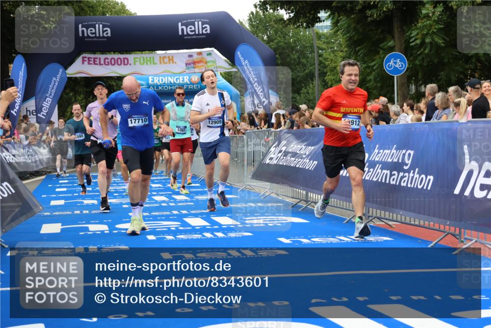 29.06.2025 - hella hamburg halbmarathon Strokosch-Dieckow http://msf.ph/oto/8343601 29.06.2025 10:53:27 Ziel 1030, 1061, 1098, 1499, 1727, 1783, 2070, 2354, 3399, 5866, 6198, 6628, 6629, 6942, 8651, 11068, 12490, 12909, 13912, 13997, 15113, 15497, 15838, 17710, 18134, 18450, 18612 meine-sportfotos.de