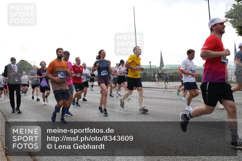 29.06.2025 - hella hamburg halbmarathon Lena Gebhardt http://msf.ph/oto/8343609 29.06.2025 10:38:23 Lombardsbrücke 675, 1966, 18160, 16061, 60, 18, 1196, 1394, 1457, 1578, 1596, 1721, 1742, 1791, 1901, 1966, 2113, 2151, 2498, 2576, 2660, 2786, 3010, 3094, 3095, 3216, 3242, 3286, 3323, 3338, 3635, 3636, 3716, 3726, 3777, 3841, 3880, 4028, 4139, 4155, 4159, 4259, 4260, 4316, 4414, 4883, 4921, 5085, 5089, 5155, 5300, 5617, 5684, 5713, 5735, 5913, 6199, 6200, 6695, 6696, 6697, 6751, 6875, 6930, 7117, 7118, 7148, 7165, 7244, 7371, 7552, 7561, 7629, 7692, 7868, 7914 meine-sportfotos.de