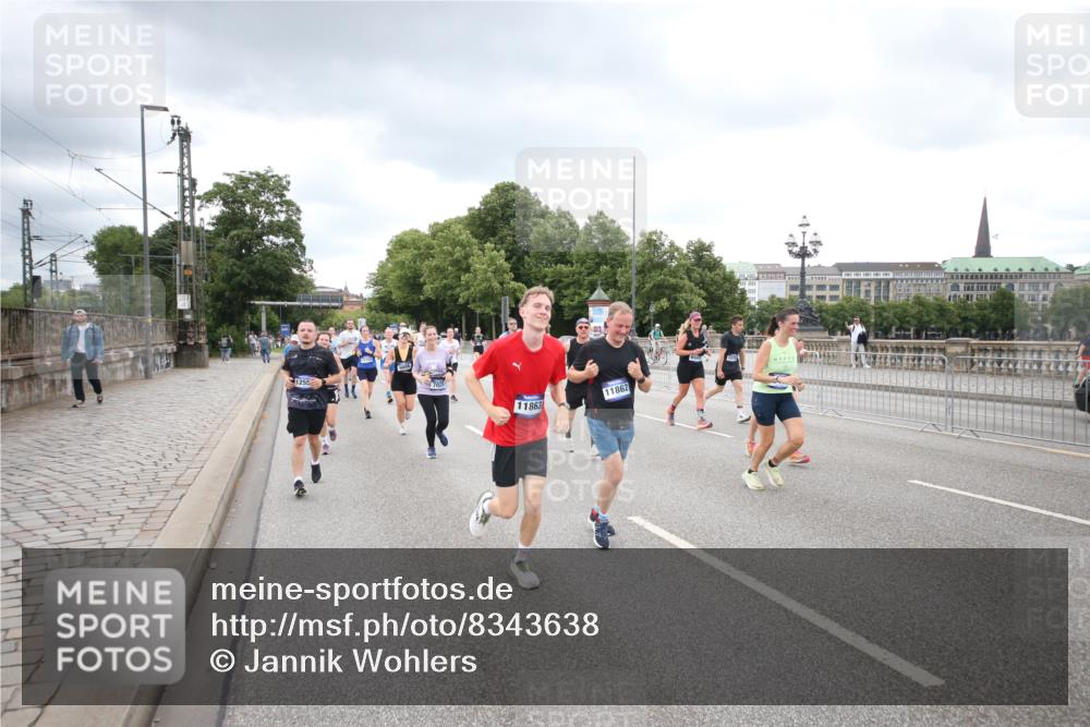 29.06.2025 - hella hamburg halbmarathon Jannik Wohlers http://msf.ph/oto/8343638 29.06.2025 10:55:51 Lombardsbrücke 1113, 1738, 1909, 2095, 2915, 3257, 4083, 4354, 4836, 5580, 5693, 5757, 6690, 6968, 7025, 7028, 8005, 8305, 8517, 8766, 9383, 9435, 9606, 9948, 9953, 10740, 10784, 10987, 11298, 11628, 11862, 11863, 12295, 12296, 12551, 13395, 13405, 13965, 14142, 14280, 14281, 15103, 15173, 15272, 15443, 15696, 15699, 16655, 17084, 17398, 17649, 17673, 18349, 18798, 19228 meine-sportfotos.de