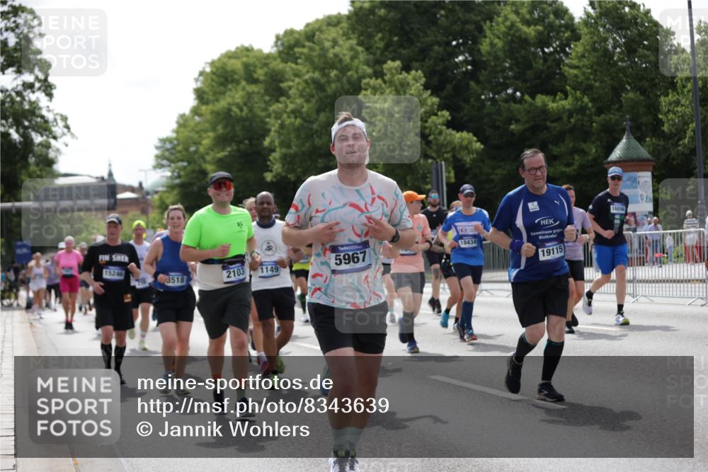 29.06.2025 - hella hamburg halbmarathon Jannik Wohlers http://msf.ph/oto/8343639 29.06.2025 10:42:41 Lombardsbrücke 1149, 1467, 1788, 2103, 2158, 2267, 2361, 2450, 2971, 3074, 3518, 3638, 3764, 4177, 4302, 4680, 5067, 5268, 5610, 5755, 5967, 7043, 7461, 8184, 8435, 8795, 8991, 9072, 9304, 9378, 9644, 10180, 10536, 11443, 11671, 12485, 12603, 13049, 13417, 13526, 13676, 13852, 14422, 15246, 15509, 16263, 16264, 16279, 16789, 16840, 17037, 17609, 17921, 18434, 18435, 18540, 18898, 19115 meine-sportfotos.de