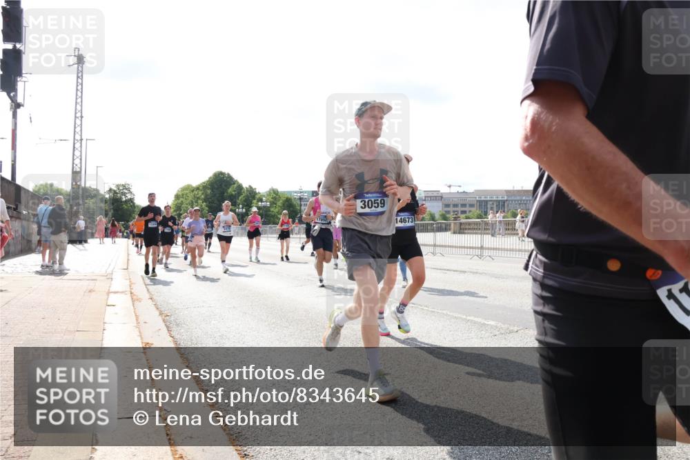 29.06.2025 - hella hamburg halbmarathon Lena Gebhardt http://msf.ph/oto/8343645 29.06.2025 10:00:48 Lombardsbrücke 17852, 3059, 14673, 1019, 1526, 1544, 1568, 1583, 1611, 1681, 1726, 2027, 2086, 2236, 2346, 2426, 2474, 2606, 2652, 2982, 3042, 3059, 3141, 3319, 3400, 3625, 3740, 3794, 3983, 4238, 4419, 4579, 4594, 4616, 4708, 4767, 4813, 4940, 4945, 5033, 5418, 5643, 5870, 6138, 6147, 6220, 6443, 6470, 6487, 6531, 6714, 6757, 7658, 7757, 7759, 7761, 8255, 8326, 8478, 8632, 8923, 9124, 9553, 9555, 9577, 10074, 10188, 10271, 10599 meine-sportfotos.de