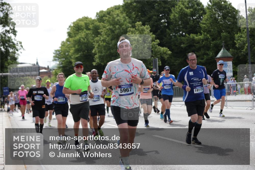 29.06.2025 - hella hamburg halbmarathon Jannik Wohlers http://msf.ph/oto/8343657 29.06.2025 10:42:41 Lombardsbrücke 1149, 1467, 1788, 2103, 2158, 2267, 2361, 2450, 2971, 3074, 3518, 3638, 3764, 4177, 4302, 4680, 5067, 5268, 5610, 5755, 5967, 7043, 7461, 8184, 8435, 8795, 8991, 9072, 9304, 9378, 9644, 10180, 10536, 11443, 11671, 12485, 12603, 13049, 13417, 13526, 13676, 13852, 14422, 15246, 15509, 16263, 16264, 16279, 16789, 16840, 17037, 17609, 17921, 18434, 18435, 18540, 18898, 19115 meine-sportfotos.de