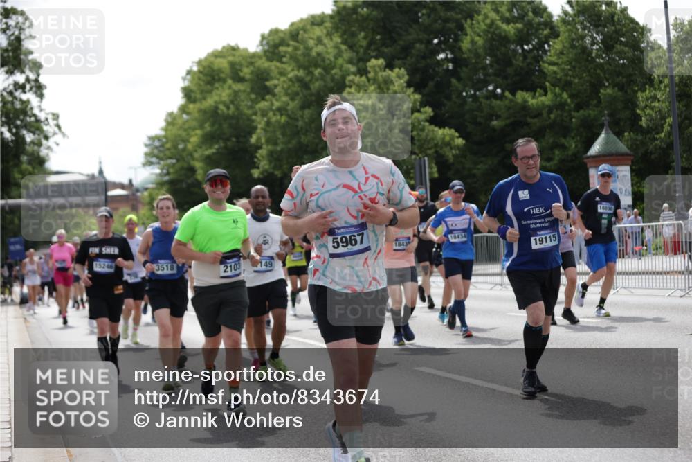29.06.2025 - hella hamburg halbmarathon Jannik Wohlers http://msf.ph/oto/8343674 29.06.2025 10:42:41 Lombardsbrücke 1149, 1467, 1788, 2103, 2158, 2267, 2361, 2450, 2971, 3074, 3518, 3638, 3764, 4177, 4302, 4680, 5067, 5268, 5610, 5755, 5967, 7043, 7461, 8184, 8435, 8795, 8991, 9072, 9304, 9378, 9644, 10180, 10536, 11443, 11671, 12485, 12603, 13049, 13417, 13526, 13676, 13852, 14422, 15246, 15509, 16263, 16264, 16279, 16789, 16840, 17037, 17609, 17921, 18434, 18435, 18540, 18898, 19115 meine-sportfotos.de