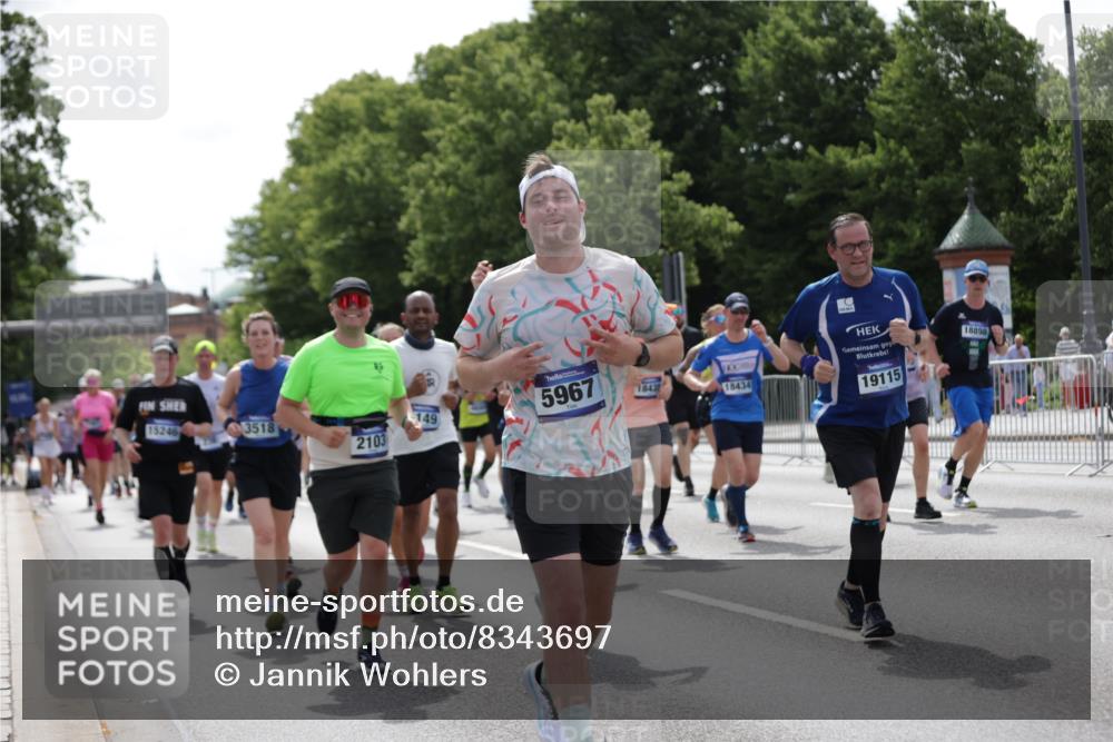 29.06.2025 - hella hamburg halbmarathon Jannik Wohlers http://msf.ph/oto/8343697 29.06.2025 10:42:41 Lombardsbrücke 1149, 1467, 1788, 2103, 2158, 2267, 2361, 2450, 2971, 3074, 3518, 3638, 3764, 4177, 4302, 4680, 5067, 5268, 5610, 5755, 5967, 7043, 7461, 8184, 8435, 8795, 8991, 9072, 9304, 9378, 9644, 10180, 10536, 11443, 11671, 12485, 12603, 13049, 13417, 13526, 13676, 13852, 14422, 15246, 15509, 16263, 16264, 16279, 16789, 16840, 17037, 17609, 17921, 18434, 18435, 18540, 18898, 19115 meine-sportfotos.de