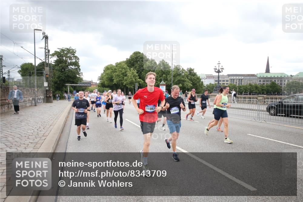 29.06.2025 - hella hamburg halbmarathon Jannik Wohlers http://msf.ph/oto/8343709 29.06.2025 10:55:51 Lombardsbrücke 1113, 1738, 1909, 2095, 2915, 3257, 4083, 4354, 4836, 5580, 5693, 5757, 6690, 6968, 7025, 7028, 8005, 8305, 8517, 8766, 9383, 9435, 9606, 9948, 9953, 10740, 10784, 10987, 11298, 11628, 11862, 11863, 12295, 12296, 12551, 13395, 13405, 13965, 14142, 14280, 14281, 15103, 15173, 15272, 15443, 15696, 15699, 16655, 17084, 17398, 17649, 17673, 18349, 18798, 19228 meine-sportfotos.de