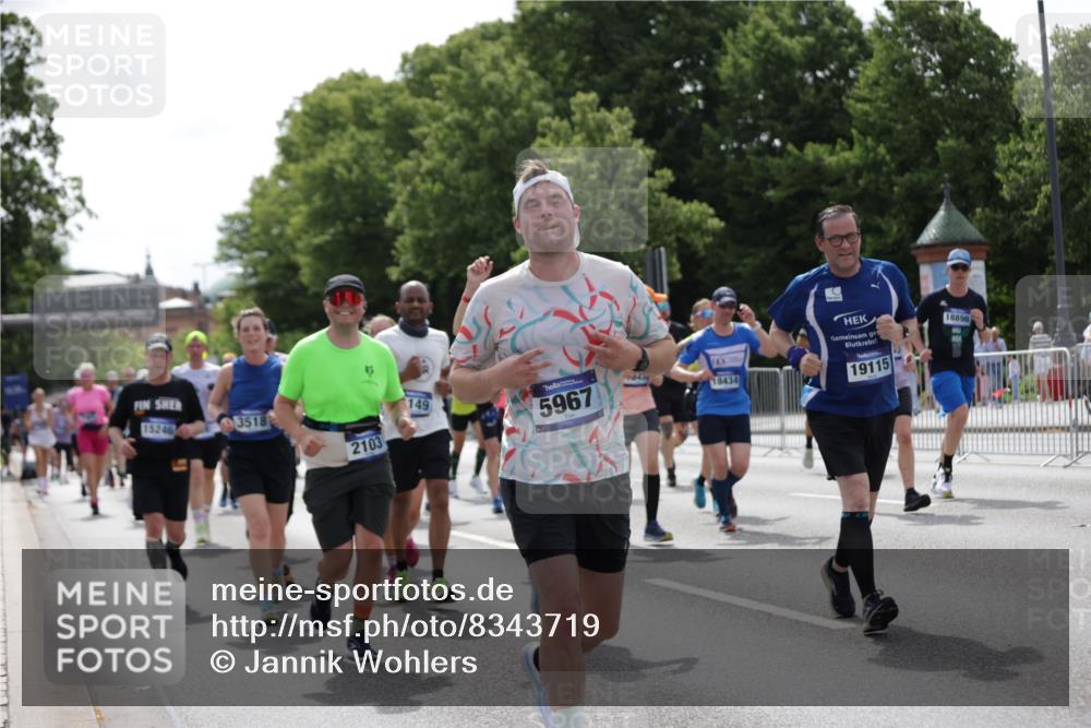 29.06.2025 - hella hamburg halbmarathon Jannik Wohlers http://msf.ph/oto/8343719 29.06.2025 10:42:41 Lombardsbrücke 1149, 1467, 1788, 2103, 2158, 2267, 2361, 2450, 2971, 3074, 3518, 3638, 3764, 4177, 4302, 4680, 5067, 5268, 5610, 5755, 5967, 7043, 7461, 8184, 8435, 8795, 8991, 9072, 9304, 9378, 9644, 10180, 10536, 11443, 11671, 12485, 12603, 13049, 13417, 13526, 13676, 13852, 14422, 15246, 15509, 16263, 16264, 16279, 16789, 16840, 17037, 17609, 17921, 18434, 18435, 18540, 18898, 19115 meine-sportfotos.de