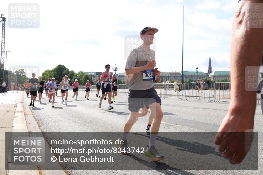 29.06.2025 - hella hamburg halbmarathon Lena Gebhardt http://msf.ph/oto/8343742 29.06.2025 10:00:48 Lombardsbrücke 134, 5418, 17852, 3059, 1019, 1526, 1544, 1568, 1583, 1611, 1681, 1726, 2027, 2086, 2236, 2346, 2426, 2474, 2606, 2652, 2982, 3042, 3059, 3141, 3319, 3400, 3625, 3740, 3794, 3983, 4238, 4419, 4579, 4594, 4616, 4708, 4767, 4813, 4940, 4945, 5033, 5418, 5643, 5870, 6138, 6147, 6220, 6443, 6470, 6487, 6531, 6714, 6757, 7658, 7757, 7759, 7761, 8255, 8326, 8478, 8632, 8923, 9124, 9553, 9555, 9577, 10074, 10188, 10271, 10599 meine-sportfotos.de