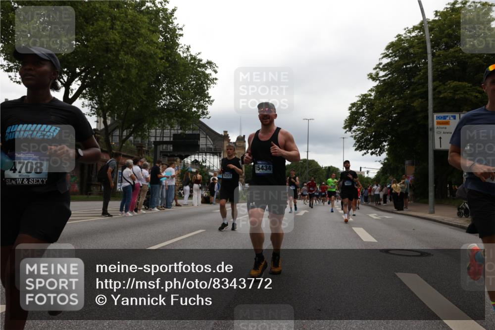 29.06.2025 - hella hamburg halbmarathon Yannick Fuchs http://msf.ph/oto/8343772 29.06.2025 10:52:19 20KM 1319, 1595, 1833, 2159, 2250, 2619, 2656, 2840, 2996, 3251, 4319, 4502, 4550, 4708, 4767, 5277, 5341, 5675, 6138, 6147, 6592, 7082, 7189, 7659, 7856, 8089, 8322, 8585, 9230, 10020, 10268, 10319, 10518, 10703, 11394, 11605, 11808, 11846, 12378, 12495, 12585, 12734, 12735, 12879, 13287, 13512, 13654, 13694, 13816, 13880, 14266, 14673, 15197, 15434, 15527, 16189, 17531, 17814, 17827, 18180, 18492, 18727, 18985 meine-sportfotos.de