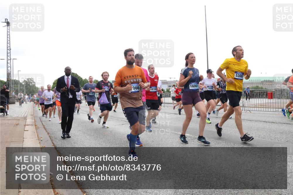 29.06.2025 - hella hamburg halbmarathon Lena Gebhardt http://msf.ph/oto/8343776 29.06.2025 10:38:23 Lombardsbrücke 6751, 966, 18160, 16061, 18506, 5300, 1196, 1394, 1457, 1578, 1596, 1721, 1742, 1791, 1901, 1966, 2113, 2151, 2498, 2576, 2660, 2786, 3010, 3094, 3095, 3216, 3242, 3286, 3323, 3338, 3635, 3636, 3716, 3726, 3777, 3841, 3880, 4028, 4139, 4155, 4159, 4259, 4260, 4316, 4414, 4883, 4921, 5085, 5089, 5155, 5300, 5617, 5684, 5713, 5735, 5913, 6199, 6200, 6695, 6696, 6697, 6751, 6875, 6930, 7117, 7118, 7148, 7165, 7244, 7371, 7552, 7561, 7629, 7692, 7868, 7914 meine-sportfotos.de