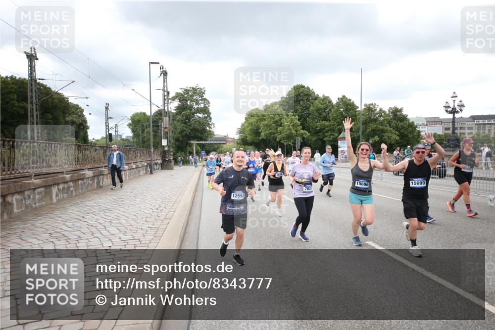 29.06.2025 - hella hamburg halbmarathon Jannik Wohlers http://msf.ph/oto/8343777 29.06.2025 10:55:52 Lombardsbrücke 1113, 1738, 1909, 2095, 2915, 3257, 4083, 4354, 4836, 5580, 5693, 5757, 6690, 6968, 7025, 7028, 7090, 8005, 8305, 8517, 8766, 9383, 9435, 9606, 9948, 9953, 10740, 10784, 10987, 11298, 11628, 11862, 11863, 12295, 12296, 12551, 13395, 13405, 13965, 14142, 14280, 15103, 15173, 15272, 15443, 15696, 15699, 16655, 17084, 17092, 17398, 17649, 17673, 18247, 18349, 18798, 19228 meine-sportfotos.de