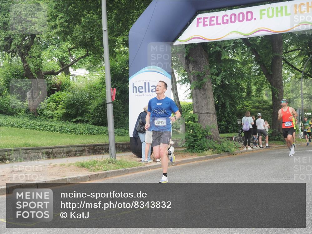 29.06.2025 - hella hamburg halbmarathon KatJ http://msf.ph/oto/8343832 29.06.2025 10:19:46 Zwischen KM18-KM19 3845 meine-sportfotos.de