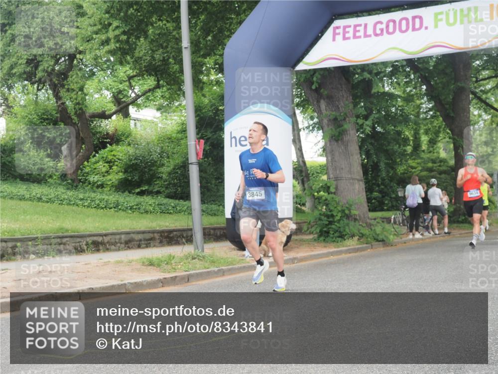 29.06.2025 - hella hamburg halbmarathon KatJ http://msf.ph/oto/8343841 29.06.2025 10:19:46 Zwischen KM18-KM19 3845 meine-sportfotos.de
