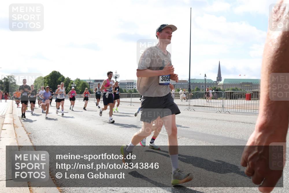 29.06.2025 - hella hamburg halbmarathon Lena Gebhardt http://msf.ph/oto/8343846 29.06.2025 10:00:48 Lombardsbrücke 13498, 17087, 5418, 7852, 3059, 1019, 1526, 1544, 1568, 1583, 1611, 1681, 1726, 2027, 2086, 2236, 2346, 2426, 2474, 2606, 2652, 2982, 3042, 3059, 3141, 3319, 3400, 3625, 3740, 3794, 3983, 4238, 4419, 4579, 4594, 4616, 4708, 4767, 4813, 4940, 4945, 5033, 5418, 5643, 5870, 6138, 6147, 6220, 6443, 6470, 6487, 6531, 6714, 6757, 7658, 7757, 7759, 7761, 8255, 8326, 8478, 8632, 8923, 9124, 9553, 9555, 9577, 10074, 10188, 10271, 10599 meine-sportfotos.de