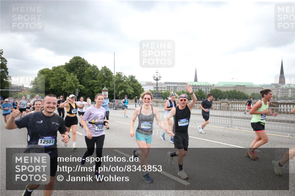 29.06.2025 - hella hamburg halbmarathon Jannik Wohlers http://msf.ph/oto/8343853 29.06.2025 10:55:53 Lombardsbrücke 1113, 1738, 1909, 2095, 2915, 3257, 4083, 4354, 4836, 5580, 5693, 5757, 6690, 6968, 7025, 7028, 7090, 7711, 8005, 8305, 8517, 8766, 9383, 9435, 9606, 9948, 9953, 10740, 10784, 10987, 11298, 11628, 11862, 11863, 12295, 12296, 12551, 13395, 13405, 13965, 14142, 14613, 15103, 15173, 15272, 15443, 15696, 15699, 16655, 17084, 17092, 17398, 17649, 17673, 18247, 18349, 18798, 19228 meine-sportfotos.de
