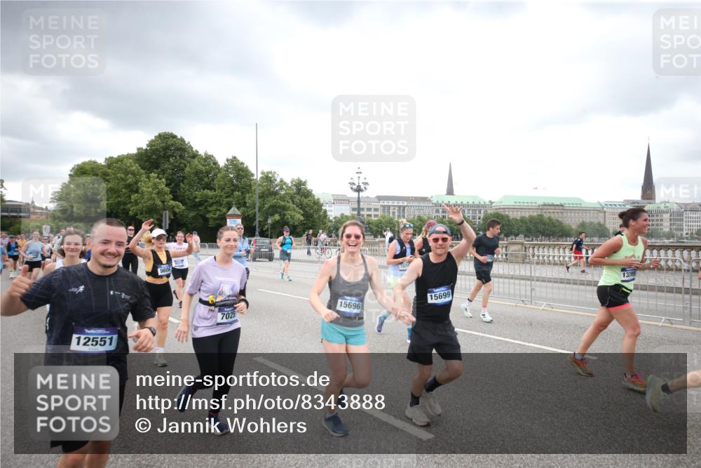29.06.2025 - hella hamburg halbmarathon Jannik Wohlers http://msf.ph/oto/8343888 29.06.2025 10:55:53 Lombardsbrücke 1113, 1738, 1909, 2095, 2915, 3257, 4083, 4354, 4836, 5580, 5693, 5757, 6690, 6968, 7025, 7028, 7090, 7711, 8005, 8305, 8517, 8766, 9383, 9435, 9606, 9948, 9953, 10740, 10784, 10987, 11298, 11628, 11862, 11863, 12295, 12296, 12551, 13395, 13405, 13965, 14142, 14613, 15103, 15173, 15272, 15443, 15696, 15699, 16655, 17084, 17092, 17398, 17649, 17673, 18247, 18349, 18798, 19228 meine-sportfotos.de