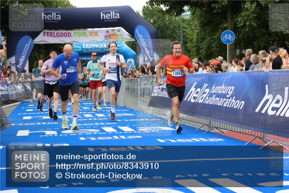 29.06.2025 - hella hamburg halbmarathon Strokosch-Dieckow http://msf.ph/oto/8343910 29.06.2025 10:53:27 Ziel 1030, 1061, 1098, 1499, 1727, 1783, 2070, 2354, 3399, 5866, 6198, 6628, 6629, 6942, 8651, 11068, 12490, 12909, 13912, 13997, 15113, 15497, 15838, 17710, 18134, 18450, 18612 meine-sportfotos.de