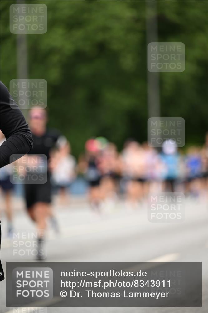 29.06.2025 - hella hamburg halbmarathon Dr. Thomas Lammeyer http://msf.ph/oto/8343911 29.06.2025 10:40:28 Kennedybrücke 1036, 1102, 1183, 1224, 1284, 1717, 2352, 2588, 3243, 3741, 3990, 4902, 4937, 5012, 5240, 5246, 5531, 5747, 5919, 6021, 6381, 6845, 6896, 7111, 7927, 8356, 8530, 9229, 9295, 9694, 9701, 10119, 10336, 10341, 10567, 11010 meine-sportfotos.de