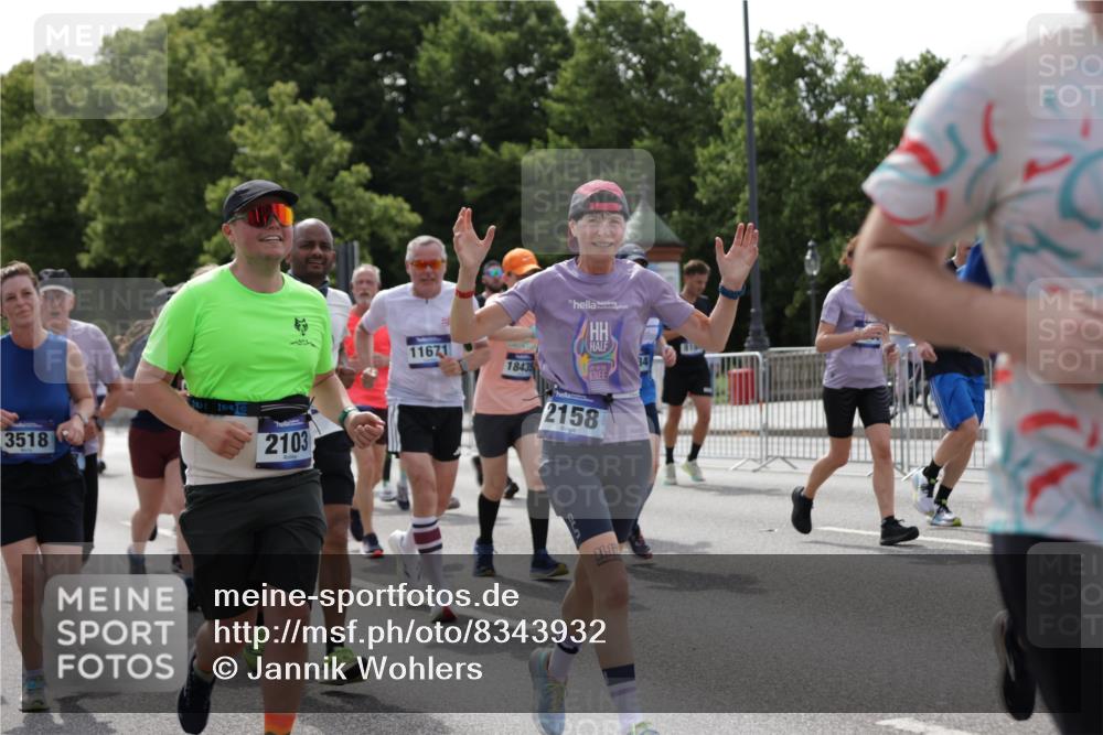 29.06.2025 - hella hamburg halbmarathon Jannik Wohlers http://msf.ph/oto/8343932 29.06.2025 10:42:43 Lombardsbrücke 1149, 1467, 1788, 2103, 2158, 2267, 2361, 2450, 2971, 3074, 3518, 3638, 3764, 4177, 4302, 4680, 5067, 5268, 5610, 5755, 5967, 7043, 7461, 7872, 8184, 8435, 8795, 8991, 9072, 9304, 9378, 9644, 9976, 10180, 10536, 11443, 11649, 11671, 12485, 12603, 13049, 13417, 13526, 13676, 13786, 13852, 15246, 15509, 15717, 16055, 16263, 16264, 16279, 16789, 16840, 17037, 17609, 17921, 18434, 18435, 18540, 18898, 19115 meine-sportfotos.de
