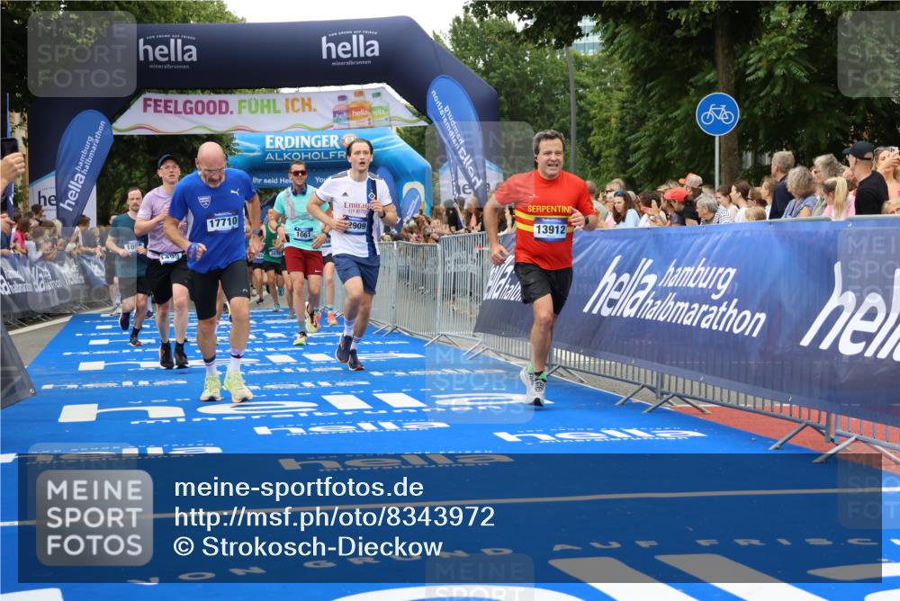 29.06.2025 - hella hamburg halbmarathon Strokosch-Dieckow http://msf.ph/oto/8343972 29.06.2025 10:53:27 Ziel 1030, 1061, 1098, 1499, 1727, 1783, 2070, 2354, 3399, 5866, 6198, 6628, 6629, 6942, 8651, 11068, 12490, 12909, 13912, 13997, 15113, 15497, 15838, 17710, 18134, 18450, 18612 meine-sportfotos.de
