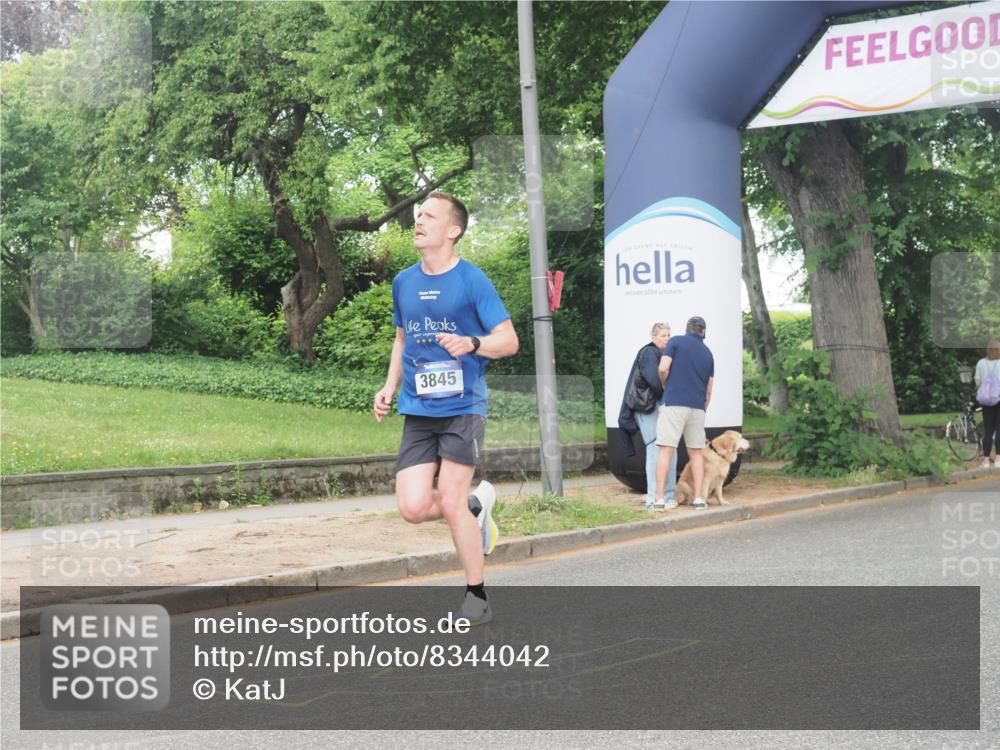 29.06.2025 - hella hamburg halbmarathon KatJ http://msf.ph/oto/8344042 29.06.2025 10:19:47 Zwischen KM18-KM19 3845 meine-sportfotos.de