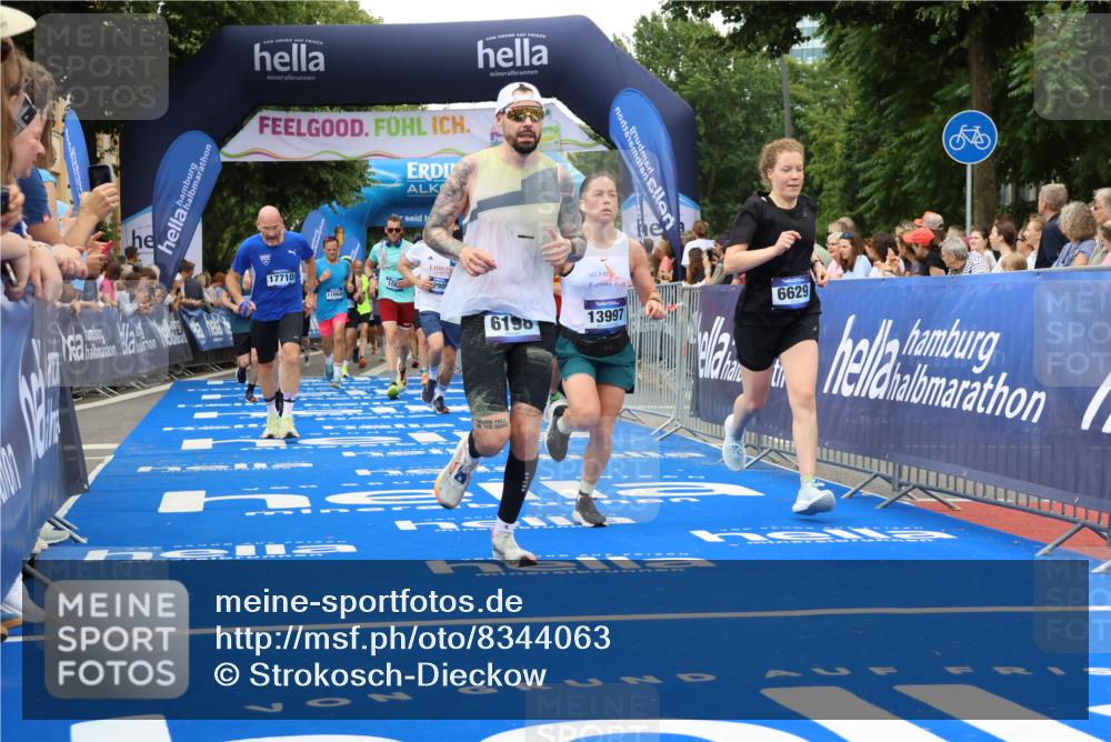 29.06.2025 - hella hamburg halbmarathon Strokosch-Dieckow http://msf.ph/oto/8344063 29.06.2025 10:53:25 Ziel 1061, 1098, 1499, 1683, 1727, 2070, 2354, 4065, 5866, 6198, 6629, 6942, 8651, 11068, 11844, 12490, 12909, 13912, 13997, 15113, 15497, 15681, 15838, 17710, 18134, 18450, 18612, 18901 meine-sportfotos.de