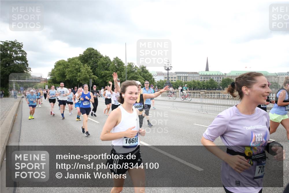 29.06.2025 - hella hamburg halbmarathon Jannik Wohlers http://msf.ph/oto/8344100 29.06.2025 10:55:54 Lombardsbrücke 1113, 1738, 2095, 2915, 3257, 3987, 4083, 4354, 5580, 5693, 5757, 6690, 6968, 7025, 7028, 7090, 7711, 8005, 8305, 8517, 8766, 9383, 9435, 9606, 9948, 9953, 10740, 10784, 10987, 11298, 11628, 11862, 11863, 12295, 12296, 12551, 13395, 13405, 13965, 14142, 14613, 15103, 15173, 15443, 15696, 15699, 16655, 17084, 17092, 17398, 17494, 17649, 17673, 18247, 18349, 18798, 19228 meine-sportfotos.de