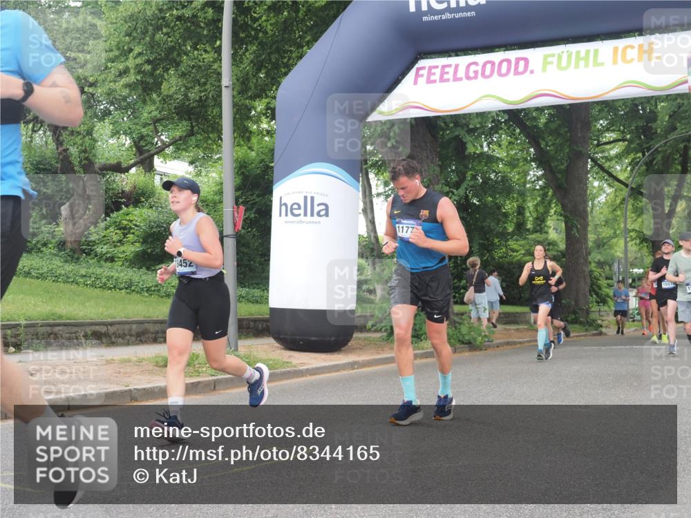 29.06.2025 - hella hamburg halbmarathon KatJ http://msf.ph/oto/8344165 29.06.2025 10:49:16 Zwischen KM18-KM19 1377, 1432, 5763, 7250, 8624 meine-sportfotos.de
