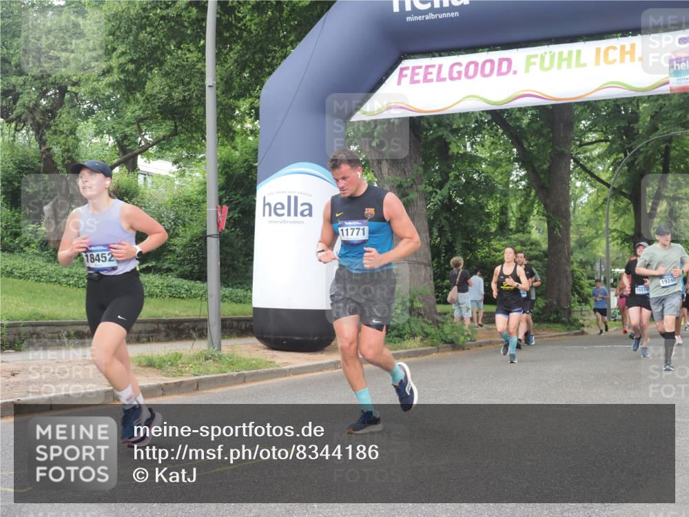 29.06.2025 - hella hamburg halbmarathon KatJ http://msf.ph/oto/8344186 29.06.2025 10:49:16 Zwischen KM18-KM19 1377, 1432, 5763, 7250, 8624 meine-sportfotos.de