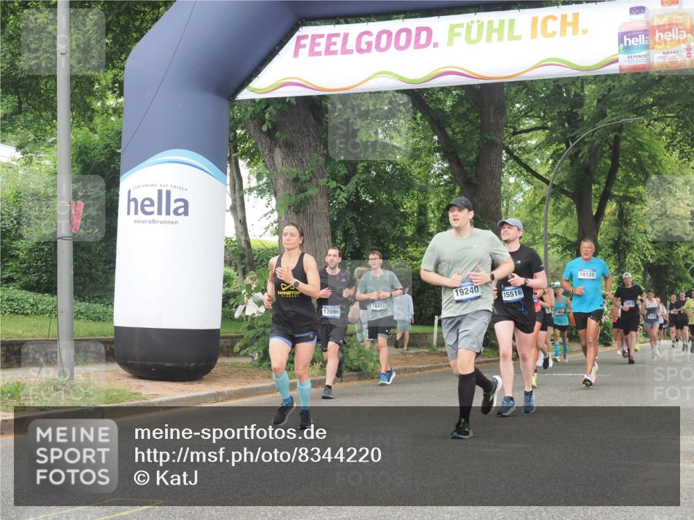 29.06.2025 - hella hamburg halbmarathon KatJ http://msf.ph/oto/8344220 29.06.2025 10:49:18 Zwischen KM18-KM19 1377, 1432, 7250 meine-sportfotos.de