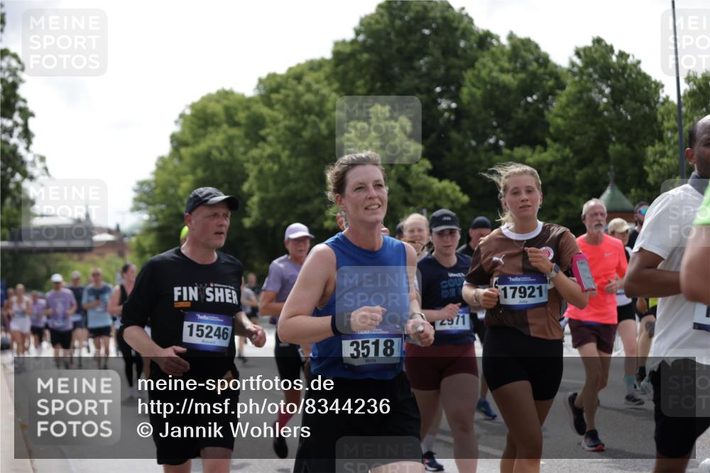 29.06.2025 - hella hamburg halbmarathon Jannik Wohlers http://msf.ph/oto/8344236 29.06.2025 10:42:44 Lombardsbrücke 1149, 1467, 1788, 1816, 2103, 2158, 2267, 2361, 2450, 2971, 3074, 3518, 3638, 3764, 4056, 4177, 4302, 4680, 5067, 5268, 5610, 5755, 5967, 7043, 7461, 7872, 8184, 8435, 8795, 8991, 9072, 9304, 9644, 9976, 10180, 10536, 11093, 11443, 11649, 11671, 12485, 12603, 13049, 13417, 13526, 13676, 13684, 13685, 13786, 13852, 15246, 15509, 15717, 16055, 16263, 16264, 16789, 16840, 17609, 17921, 18434, 18435, 18540, 18898, 19115 meine-sportfotos.de