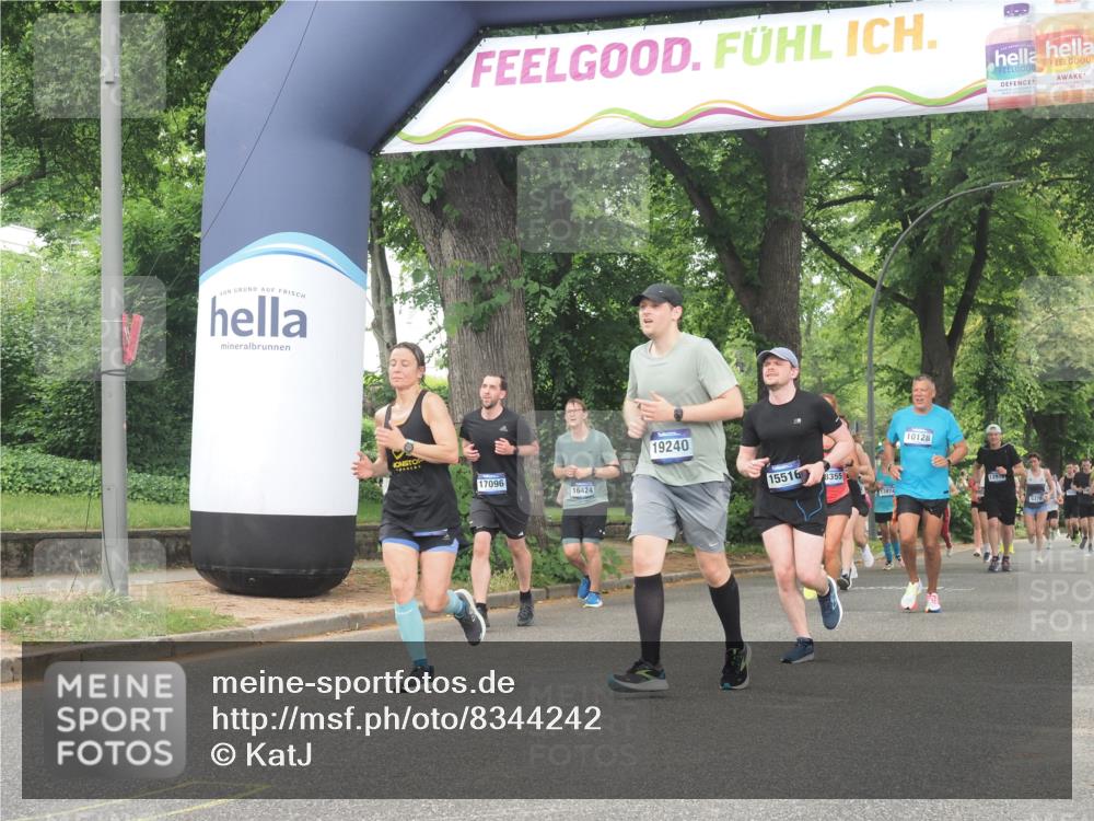 29.06.2025 - hella hamburg halbmarathon KatJ http://msf.ph/oto/8344242 29.06.2025 10:49:18 Zwischen KM18-KM19 1377, 1432, 7250 meine-sportfotos.de