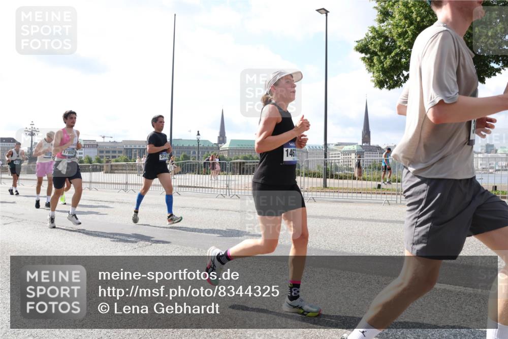 29.06.2025 - hella hamburg halbmarathon Lena Gebhardt http://msf.ph/oto/8344325 29.06.2025 10:00:49 Lombardsbrücke 16434, 17852, 3141, 1461, 1019, 1544, 1568, 1583, 1611, 1681, 1726, 2027, 2086, 2236, 2346, 2426, 2474, 2490, 2606, 2652, 2982, 3042, 3059, 3141, 3319, 3400, 3625, 3740, 3794, 3983, 4238, 4419, 4579, 4594, 4616, 4708, 4767, 4813, 4940, 4945, 5033, 5418, 5643, 5870, 6138, 6147, 6220, 6443, 6470, 6487, 6531, 6714, 6757, 7658, 7757, 7759, 7761, 8255, 8326, 8478, 8632, 8923, 9124, 9553, 9555, 9577, 10074, 10188, 10271, 10599 meine-sportfotos.de