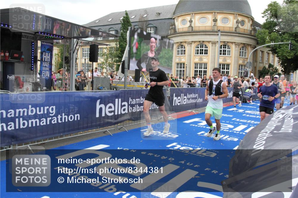 29.06.2025 - hella hamburg halbmarathon Michael Strokosch http://msf.ph/oto/8344381 29.06.2025 10:51:55 Ziel 2396, 2818, 2823, 2880, 4297, 5102, 8710, 8856, 9793, 9959, 12224, 13799, 15427, 15690, 16907, 17815, 17962, 19137 meine-sportfotos.de