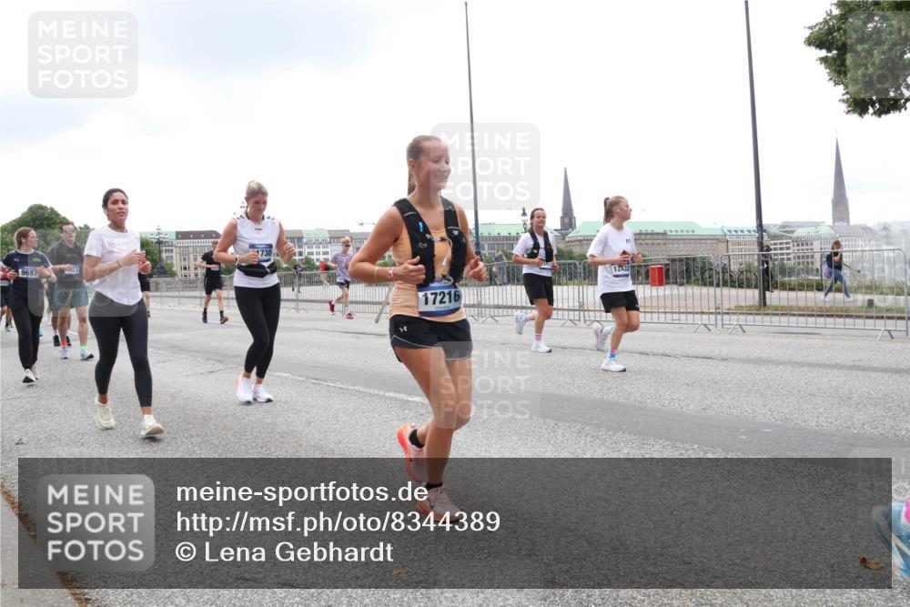 29.06.2025 - hella hamburg halbmarathon Lena Gebhardt http://msf.ph/oto/8344389 29.06.2025 10:47:47 Lombardsbrücke 9687, 23, 730, 17216, 1045, 1246, 1392, 1434, 1463, 1523, 1618, 1639, 1701, 1926, 2148, 2163, 2197, 2407, 2491, 2545, 2704, 2790, 2882, 2994, 3049, 3339, 3468, 4037, 4325, 4423, 4806, 4856, 4895, 4974, 4975, 5621, 5622, 5886, 5895, 6255, 6256, 6995, 7240, 7403, 7427, 7630, 7631, 7916, 7970, 8077, 8105, 8270, 8310, 8550, 8774, 8915, 8953, 9018, 9356, 9687, 9696, 9697, 10658, 10777, 10794, 10991, 11351, 11458, 11548, 11730, 11738, 11802, 11909, 12431 meine-sportfotos.de
