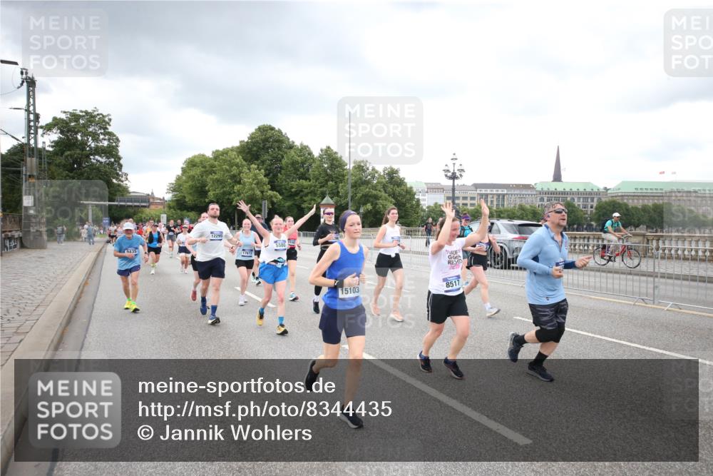 29.06.2025 - hella hamburg halbmarathon Jannik Wohlers http://msf.ph/oto/8344435 29.06.2025 10:55:55 Lombardsbrücke 1113, 1738, 2095, 2915, 3257, 3953, 3987, 4083, 4354, 5580, 5693, 5757, 6690, 6968, 7025, 7028, 7090, 7711, 8005, 8305, 8517, 8766, 9383, 9435, 9606, 9948, 9953, 10740, 10784, 10987, 11298, 11628, 11862, 11863, 12295, 12296, 12551, 13395, 13405, 13965, 14613, 15103, 15173, 15443, 15696, 15699, 16655, 17084, 17092, 17398, 17494, 17649, 17673, 18247, 18349, 18798, 19228 meine-sportfotos.de