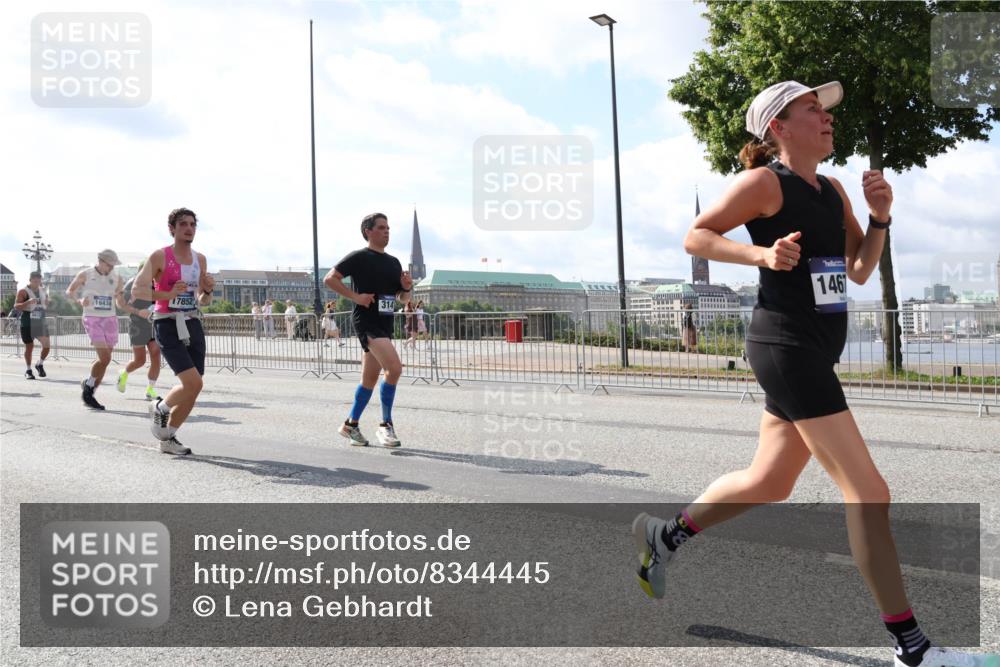 29.06.2025 - hella hamburg halbmarathon Lena Gebhardt http://msf.ph/oto/8344445 29.06.2025 10:00:49 Lombardsbrücke 16434, 7852, 314, 1467, 1019, 1544, 1568, 1583, 1611, 1681, 1726, 2027, 2086, 2236, 2346, 2426, 2474, 2490, 2606, 2652, 2982, 3042, 3059, 3141, 3319, 3400, 3625, 3740, 3794, 3983, 4238, 4419, 4579, 4594, 4616, 4708, 4767, 4813, 4940, 4945, 5033, 5418, 5643, 5870, 6138, 6147, 6220, 6443, 6470, 6487, 6531, 6714, 6757, 7658, 7757, 7759, 7761, 8255, 8326, 8478, 8632, 8923, 9124, 9553, 9555, 9577, 10074, 10188, 10271, 10599 meine-sportfotos.de