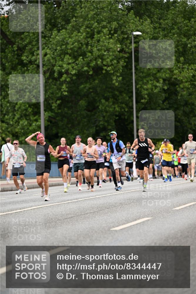 29.06.2025 - hella hamburg halbmarathon Dr. Thomas Lammeyer http://msf.ph/oto/8344447 29.06.2025 10:40:30 Kennedybrücke 1036, 1102, 1183, 1224, 1284, 1717, 2588, 3243, 3741, 3990, 4902, 4937, 5012, 5171, 5240, 5246, 5531, 5747, 5919, 6021, 6381, 6845, 6896, 7111, 7927, 8530, 9229, 9295, 9694, 9701, 10119, 10336, 10341, 11010 meine-sportfotos.de