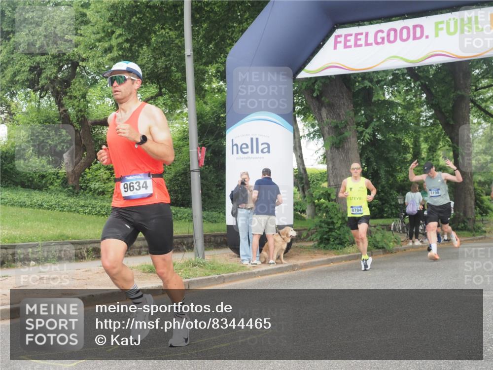 29.06.2025 - hella hamburg halbmarathon KatJ http://msf.ph/oto/8344465 29.06.2025 10:19:49 Zwischen KM18-KM19 3845 meine-sportfotos.de