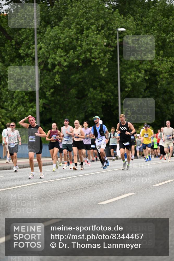 29.06.2025 - hella hamburg halbmarathon Dr. Thomas Lammeyer http://msf.ph/oto/8344467 29.06.2025 10:40:31 Kennedybrücke 1036, 1102, 1183, 1224, 1284, 1717, 3243, 3741, 3990, 4902, 4937, 5012, 5171, 5240, 5246, 5531, 5747, 5919, 6021, 6381, 6845, 6896, 7111, 7927, 8530, 9229, 9295, 9694, 9701, 10119, 10336, 10341, 11010 meine-sportfotos.de