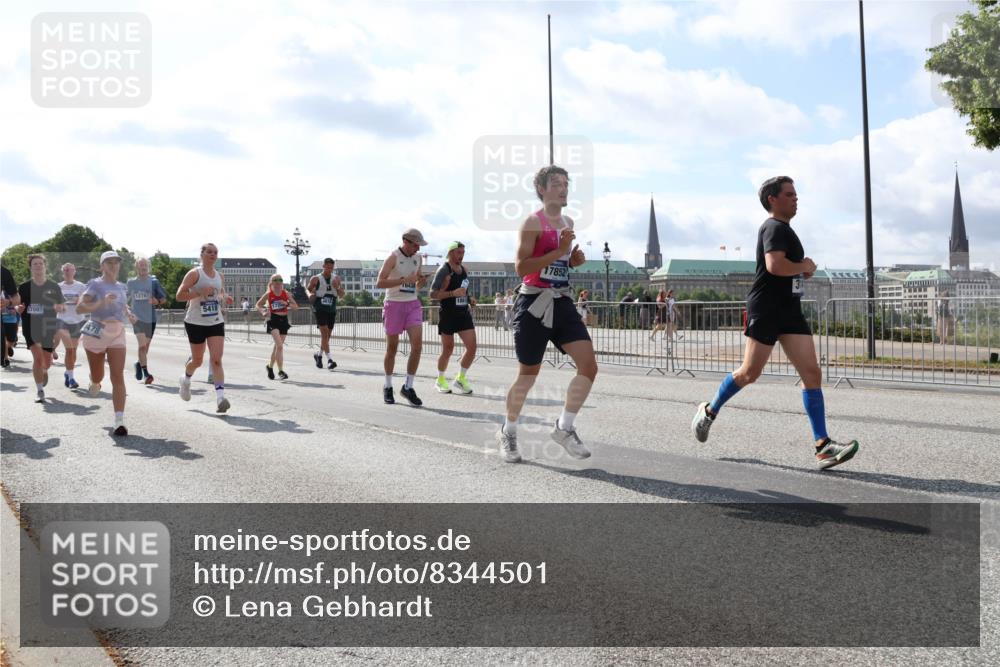 29.06.2025 - hella hamburg halbmarathon Lena Gebhardt http://msf.ph/oto/8344501 29.06.2025 10:00:49 Lombardsbrücke 17087, 478, 12787, 5418, 17852, 31, 1019, 1544, 1568, 1583, 1611, 1681, 1726, 2027, 2086, 2236, 2346, 2426, 2474, 2490, 2606, 2652, 2982, 3042, 3059, 3141, 3319, 3400, 3625, 3740, 3794, 3983, 4238, 4419, 4579, 4594, 4616, 4708, 4767, 4813, 4940, 4945, 5033, 5418, 5643, 5870, 6138, 6147, 6220, 6443, 6470, 6487, 6531, 6714, 6757, 7658, 7757, 7759, 7761, 8255, 8326, 8478, 8632, 8923, 9124, 9553, 9555, 9577, 10074, 10188, 10271, 10599 meine-sportfotos.de