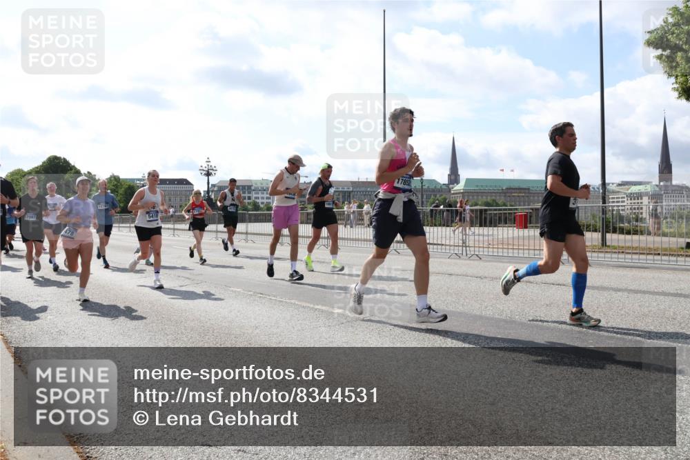29.06.2025 - hella hamburg halbmarathon Lena Gebhardt http://msf.ph/oto/8344531 29.06.2025 10:00:49 Lombardsbrücke 17087, 478, 12787, 5418, 043, 17852, 1019, 1544, 1568, 1583, 1611, 1681, 1726, 2027, 2086, 2236, 2346, 2426, 2474, 2490, 2606, 2652, 2982, 3042, 3059, 3141, 3319, 3400, 3625, 3740, 3794, 3983, 4238, 4419, 4579, 4594, 4616, 4708, 4767, 4813, 4940, 4945, 5033, 5418, 5643, 5870, 6138, 6147, 6220, 6443, 6470, 6487, 6531, 6714, 6757, 7658, 7757, 7759, 7761, 8255, 8326, 8478, 8632, 8923, 9124, 9553, 9555, 9577, 10074, 10188, 10271, 10599 meine-sportfotos.de