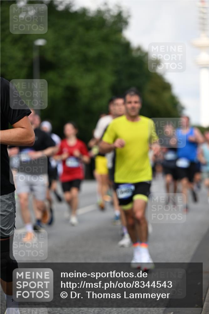 29.06.2025 - hella hamburg halbmarathon Dr. Thomas Lammeyer http://msf.ph/oto/8344543 29.06.2025 09:56:03 Kennedybrücke 1057, 1139, 1169, 1220, 1512, 1604, 3305, 4080, 4565, 4871, 4915, 5007, 5011, 5336, 6373, 6711, 7185, 7432, 7710, 7865, 7961, 8564, 8852, 9444, 10099, 10251, 10493, 10691, 10741 meine-sportfotos.de