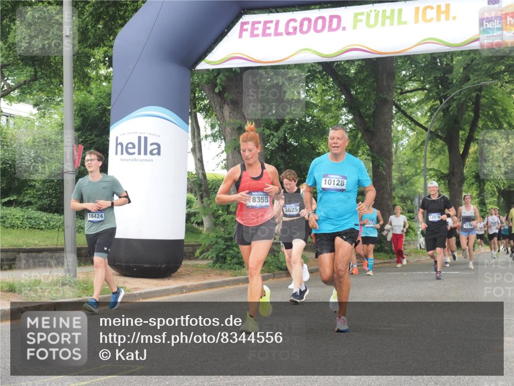 29.06.2025 - hella hamburg halbmarathon KatJ http://msf.ph/oto/8344556 29.06.2025 10:49:21 Zwischen KM18-KM19 1147, 1377, 3625 meine-sportfotos.de
