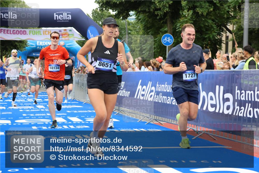 29.06.2025 - hella hamburg halbmarathon Strokosch-Dieckow http://msf.ph/oto/8344592 29.06.2025 10:53:23 Ziel 1061, 1499, 1683, 1727, 2070, 2074, 2354, 4065, 5866, 6198, 6629, 6942, 7312, 8651, 11068, 11844, 12490, 12909, 13912, 13997, 15681, 15838, 17710, 18134, 18901 meine-sportfotos.de