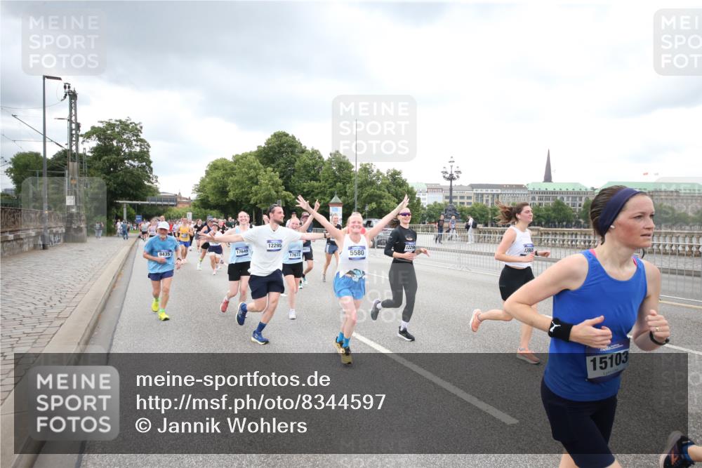 29.06.2025 - hella hamburg halbmarathon Jannik Wohlers http://msf.ph/oto/8344597 29.06.2025 10:55:56 Lombardsbrücke 1113, 1738, 2095, 2915, 3257, 3953, 3987, 4083, 5580, 5693, 5757, 6690, 6968, 7025, 7028, 7090, 7711, 8005, 8517, 8766, 9383, 9435, 9606, 9948, 9953, 10740, 10784, 10987, 11298, 11628, 11862, 11863, 12295, 12296, 12551, 13395, 13405, 13965, 14613, 15103, 15173, 15443, 15696, 15699, 15747, 16655, 16934, 17084, 17092, 17398, 17494, 17649, 17673, 18047, 18247, 18349, 18798, 19228 meine-sportfotos.de