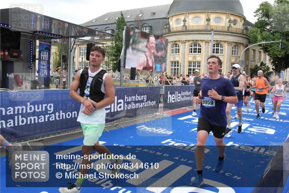 29.06.2025 - hella hamburg halbmarathon Michael Strokosch http://msf.ph/oto/8344610 29.06.2025 10:51:57 Ziel 2818, 2823, 2880, 4297, 5102, 7724, 8856, 9793, 9959, 10057, 13799, 15427, 15690, 17815, 17962, 18869, 19137 meine-sportfotos.de