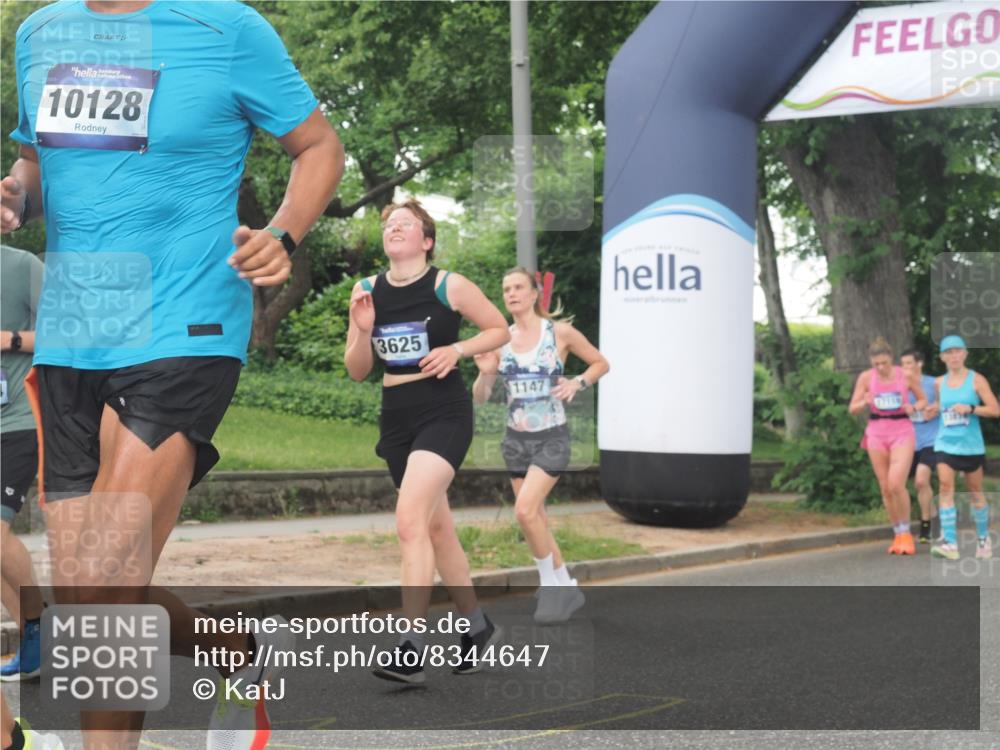 29.06.2025 - hella hamburg halbmarathon KatJ http://msf.ph/oto/8344647 29.06.2025 10:49:23 Zwischen KM18-KM19 1147, 1377, 3625, 5379 meine-sportfotos.de