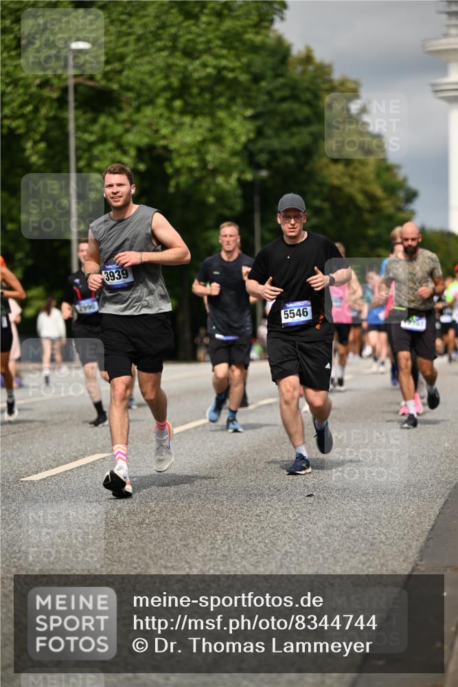 29.06.2025 - hella hamburg halbmarathon Dr. Thomas Lammeyer http://msf.ph/oto/8344744 29.06.2025 10:18:15 Kennedybrücke 1131, 1406, 2990, 3020, 3154, 3728, 3756, 3834, 3939, 5191, 5546, 5670, 6028, 6083, 6089, 7209, 7442, 7802, 7840, 7991, 8001, 8147, 8409, 9663, 9845, 10610, 11355 meine-sportfotos.de