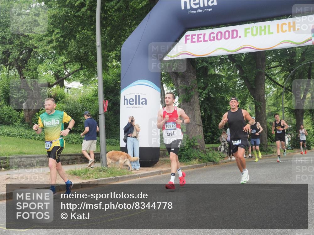 29.06.2025 - hella hamburg halbmarathon KatJ http://msf.ph/oto/8344778 29.06.2025 10:19:52 Zwischen KM18-KM19 3845, 8190, 8318 meine-sportfotos.de